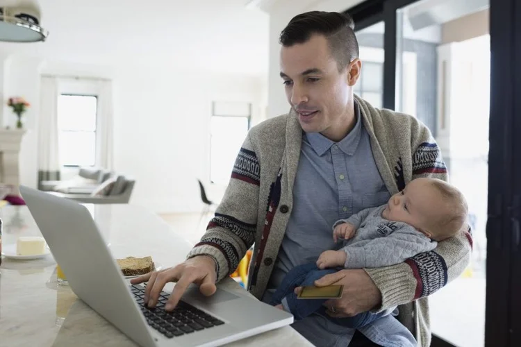 Nova licença-paternidade não começa com 20 dias: veja o calendário