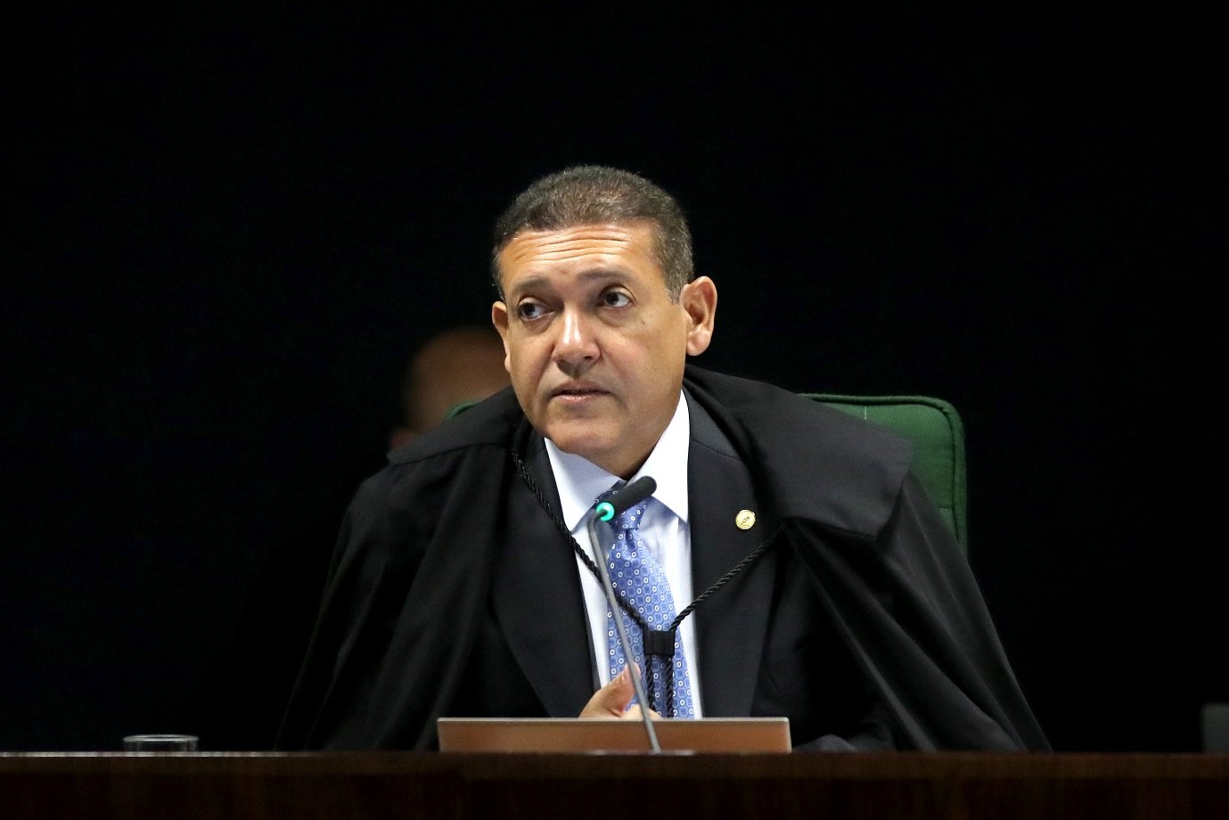 Nunes Marques dá à PGR 20 dias para se manifestar sobre pedido de Bolsonaro para rever condenação
