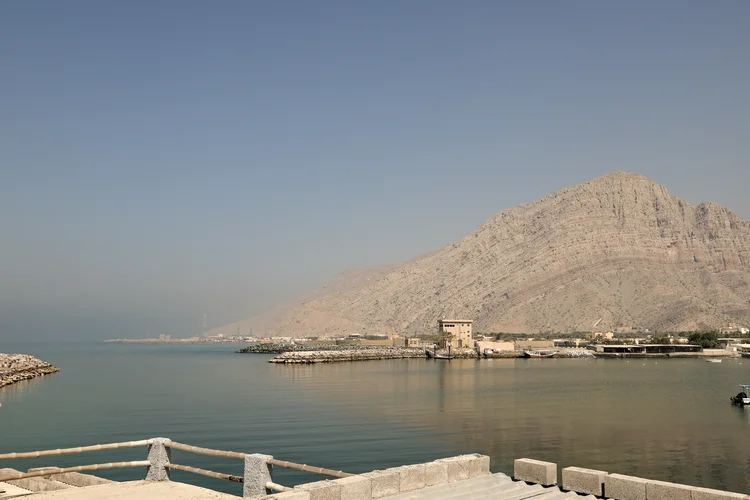 O bloqueio do Estreito de Ormuz em números: veja o impacto da guerra na rota do petróleo