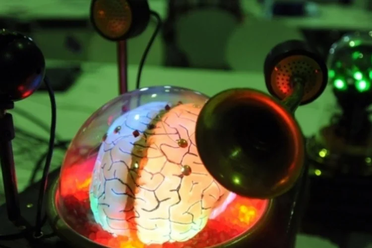 O contágio emocional no trabalho: o que a ciência revela sobre estresse coletivo