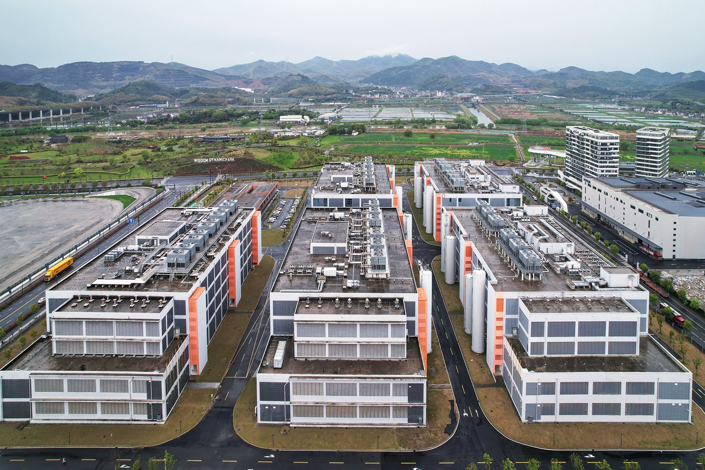 O custo geográfico da IA: big techs já desapropriam terras para criar mais data centers