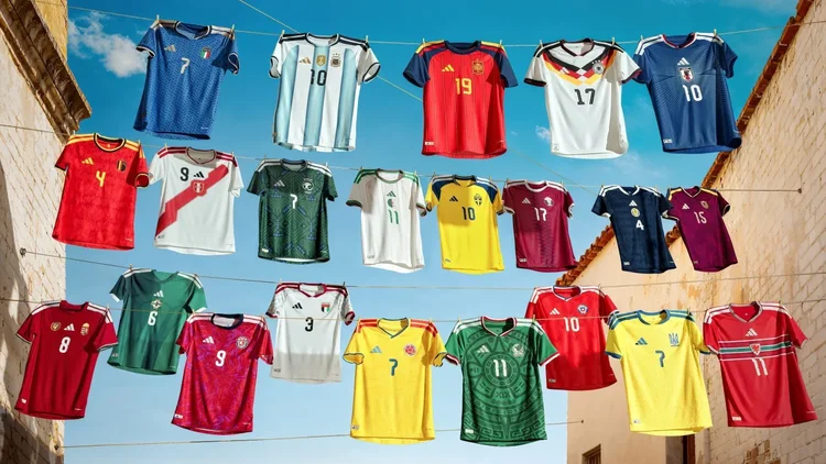 O duelo entre Adidas retrô e Nike futurista para os uniformes da Copa do Mundo 2026