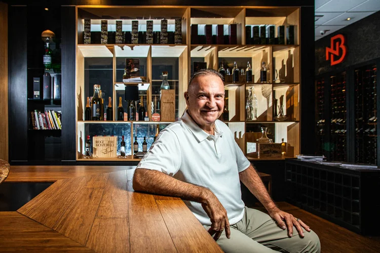 O gaúcho que levou o churrasco ao mundo agora aposta em menos carne no prato e rodízio de salada