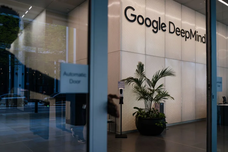 O Google DeepMind está preocupado. O que acontecerá quando milhões de agentes começarem a interagir?