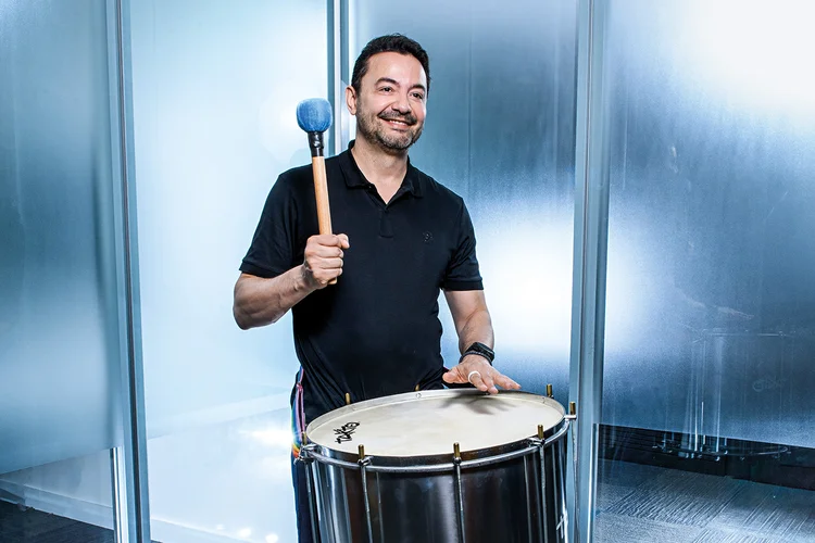 O hobby do CEO da Cielo é tocar surdo em bloco de Carnaval