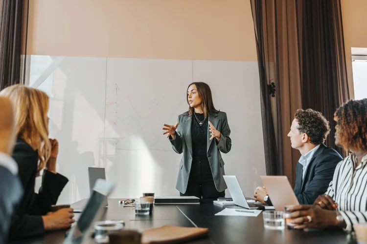 O que aprendi sobre liderança sendo liderada