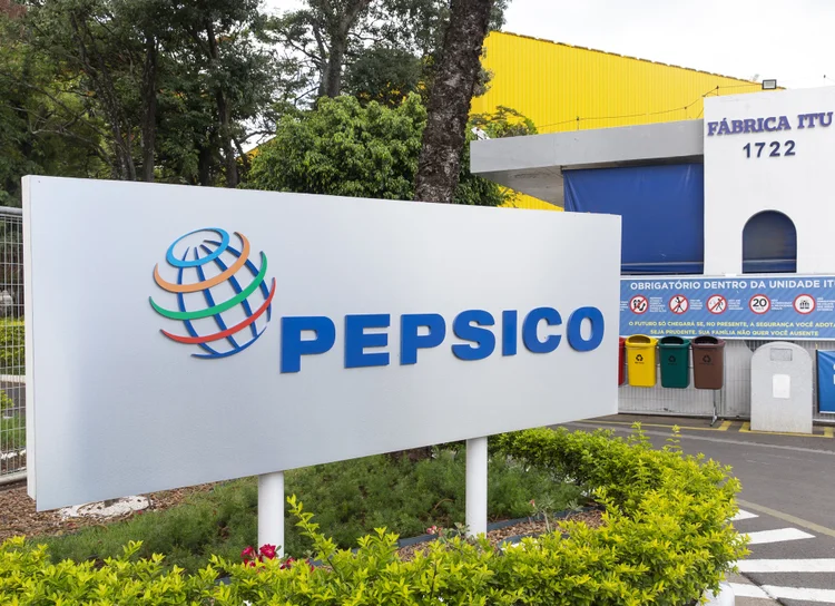 O refrigerante que nasceu de um carro vendido e terminou em um cheque de US$ 1,95 bilhão da PepsiCo