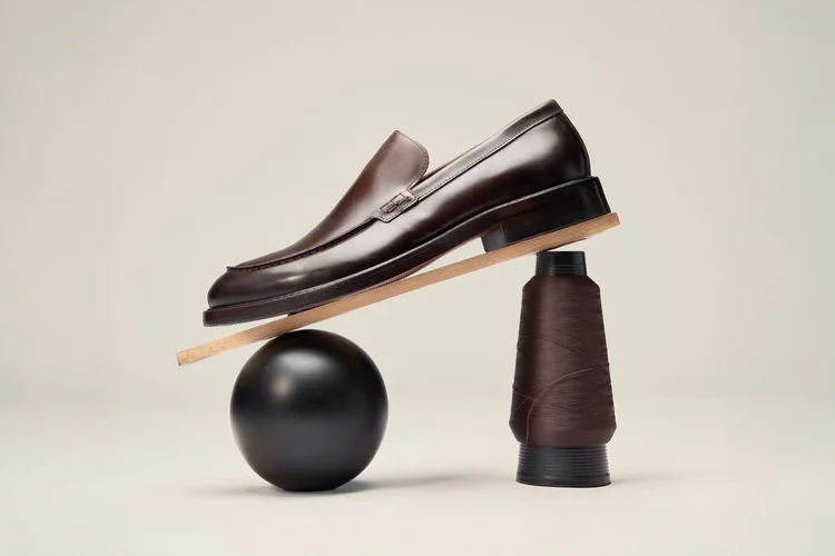 Oficina aposta em acessórios de couro na coleção de inverno