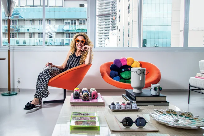 Olhar criativo: a cofundadora da GoldKo e sua rara coleção de 3 mil óculos