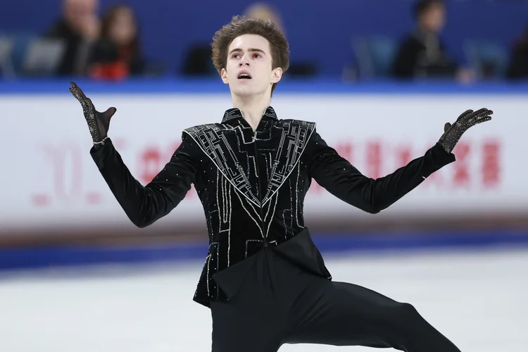 Olimpíadas de Inverno: favorito falha e atleta do Cazaquistão leva ouro histórico na patinação