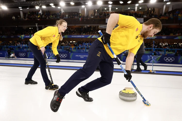 Olimpíadas de Inverno: o processo raro e artesanal por trás do curling
