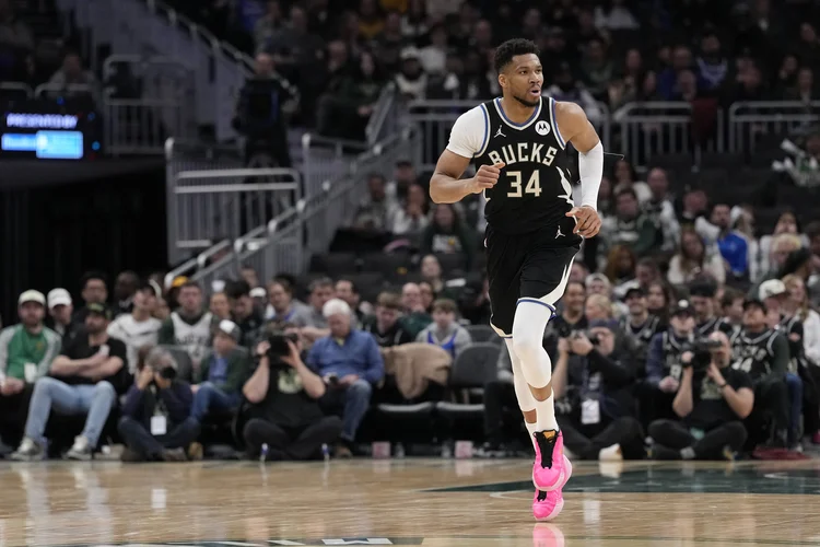 Onde assistir os jogos da NBA neste sábado; veja horários