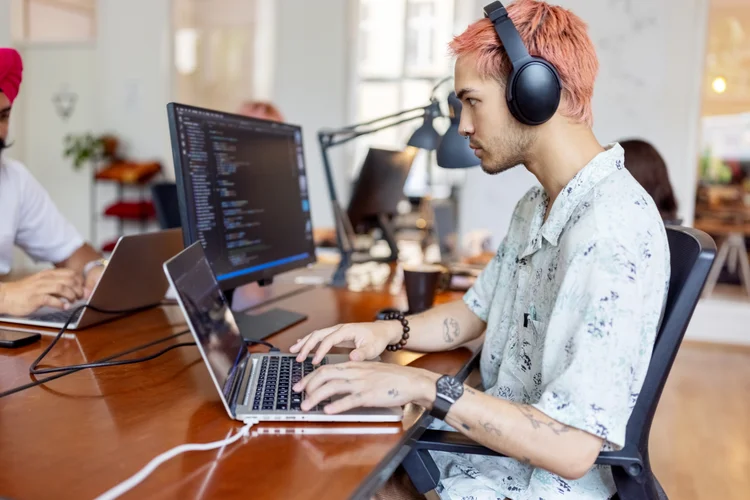 Os 5 melhores headsets para trabalhar em escritório aberto