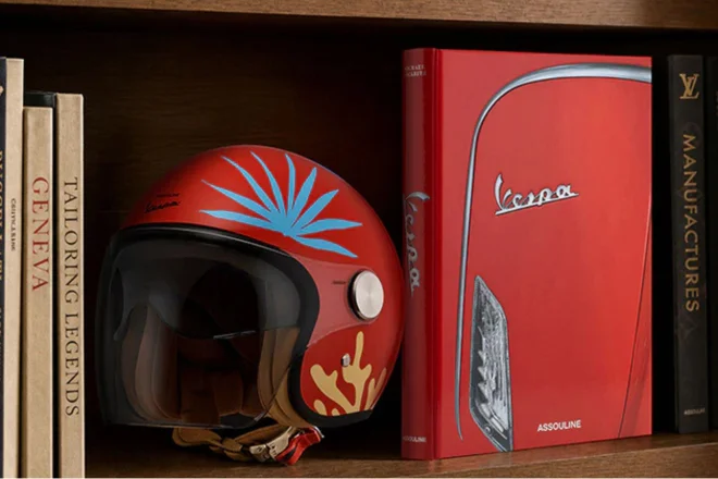 Os 80 anos da Vespa são celebrados com monografia e coleção de edição limitada