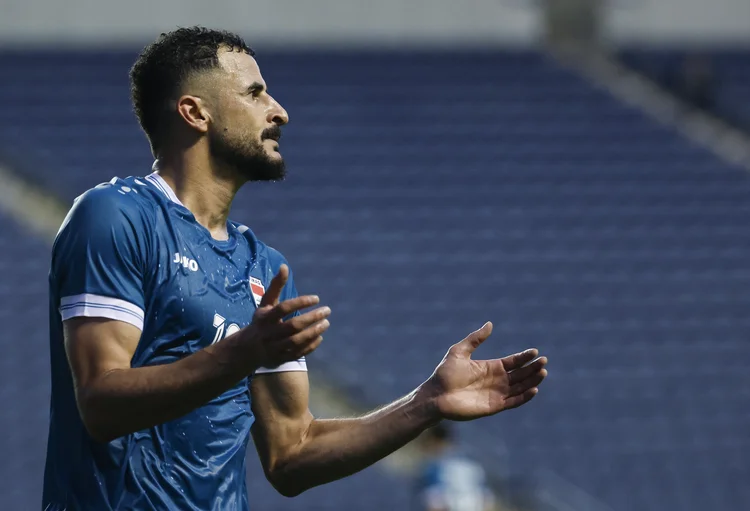 Pai morto, irmão desaparecido e casa destruída: a jornada de Aymen Hussein até a Copa do Mundo