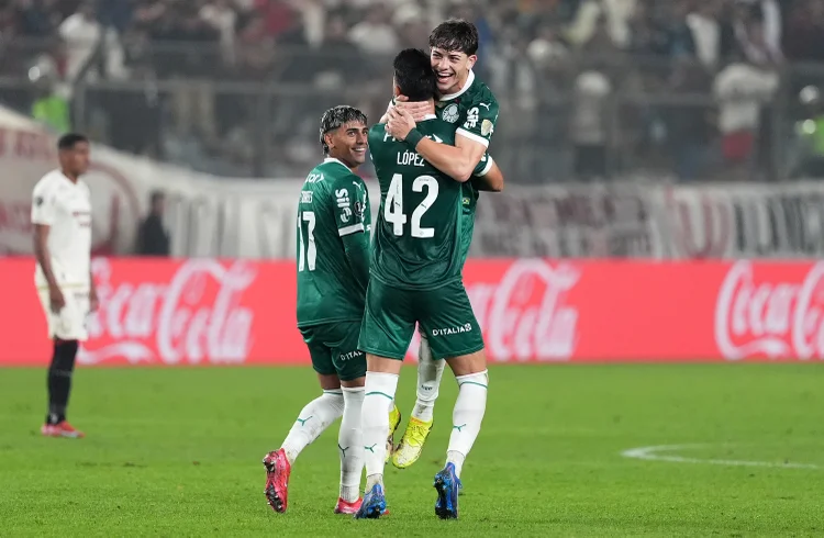 Palmeiras x Vitória: qual é o horário e onde assistir ao jogo do Brasileirão hoje?