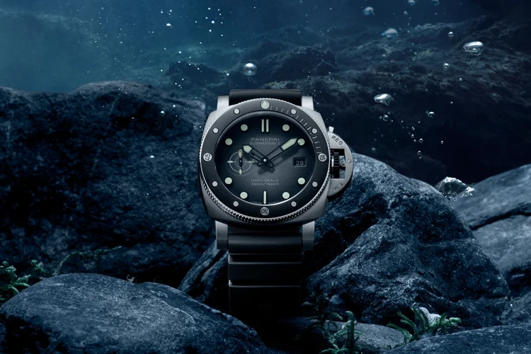 Panerai lança novo Submersible Navy SEALs em aço, com resistência a 500 metros