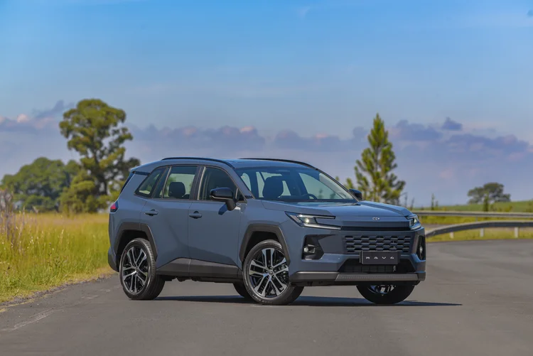 Para dobrar as vendas do RAV4 no Brasil, Toyota lança versão mais barata