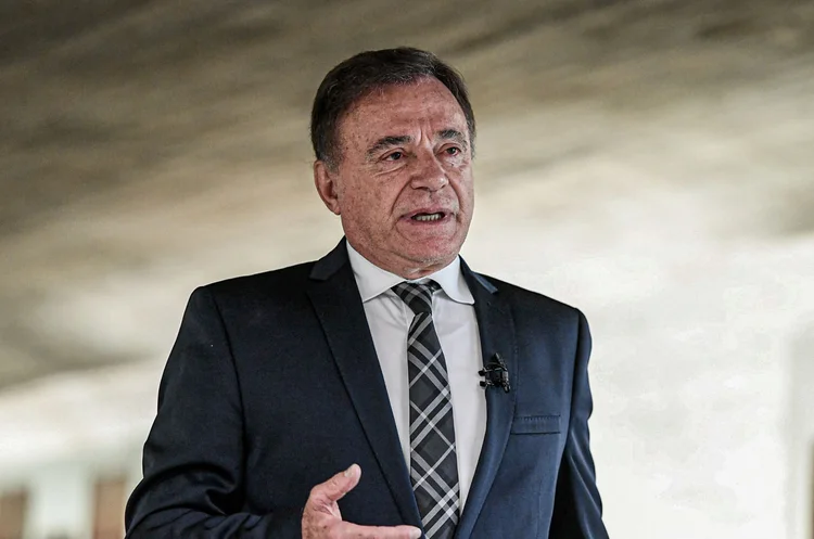 Paraná: Alvaro Dias lidera corrida ao Senado; Deltan e Gleisi disputam 2ª vaga
