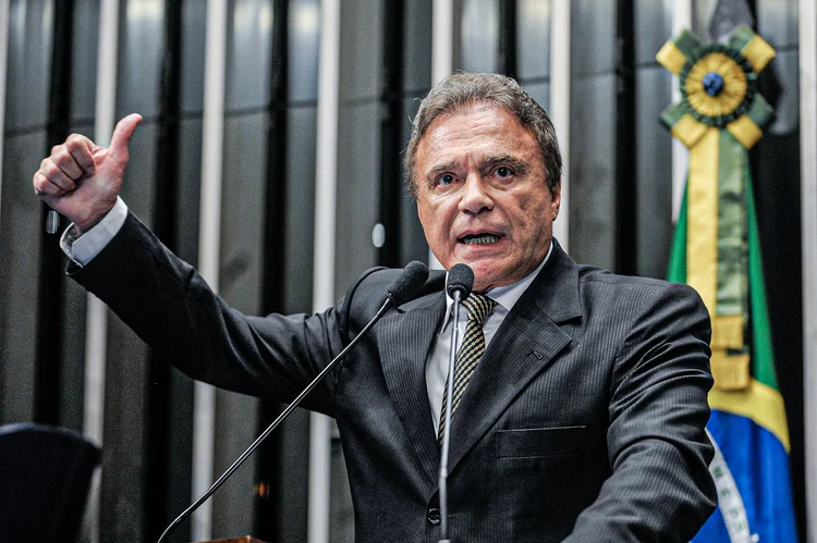 Paraná Pesquisas: ex-senador Alvaro Dias lidera a disputa ao Senado pelo PR