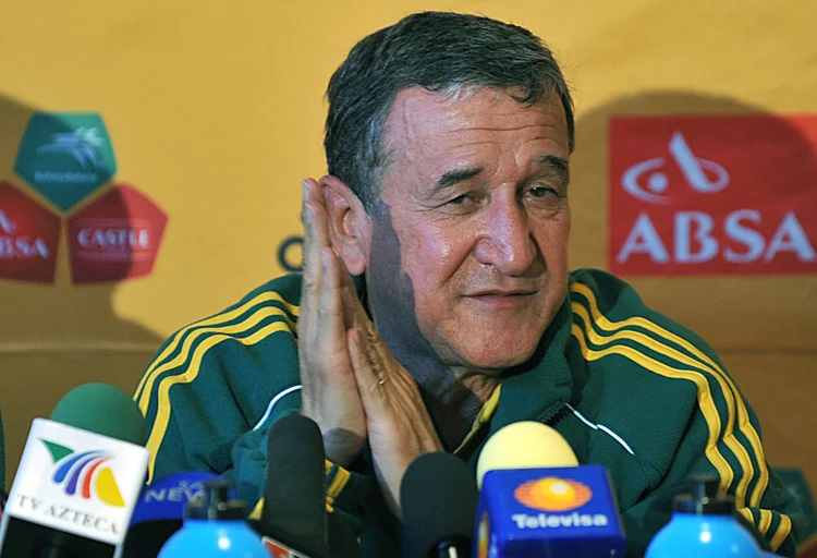 Parreira, ex-técnico da Seleção Brasileira, é internado no Rio