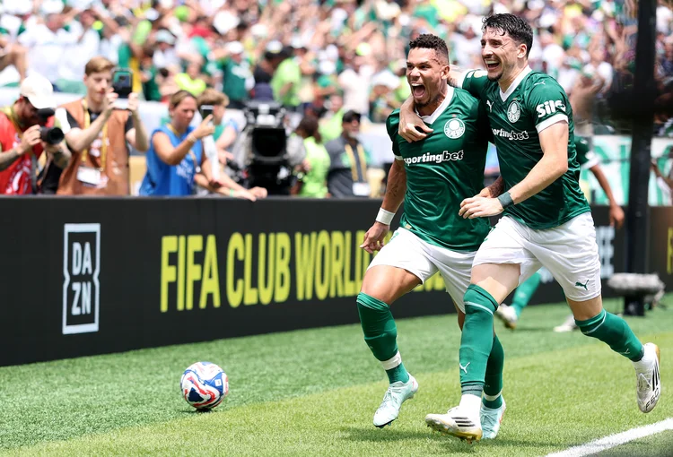 Paulinho, do Palmeiras, é suspenso pelo STJD após gesto contra o Flamengo