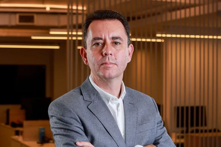 Paulo Serra desiste de disputar o governo de São Paulo e anuncia pré-candidatura à Câmara