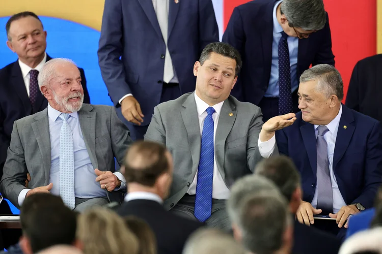 Pautas-bomba aprofundam crise entre governo e Senado e podem impactar 6x1