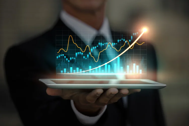 Pedimos ao ChatGPT para investir US$ 10.000 — veja como ele dividiu a quantia em três ações