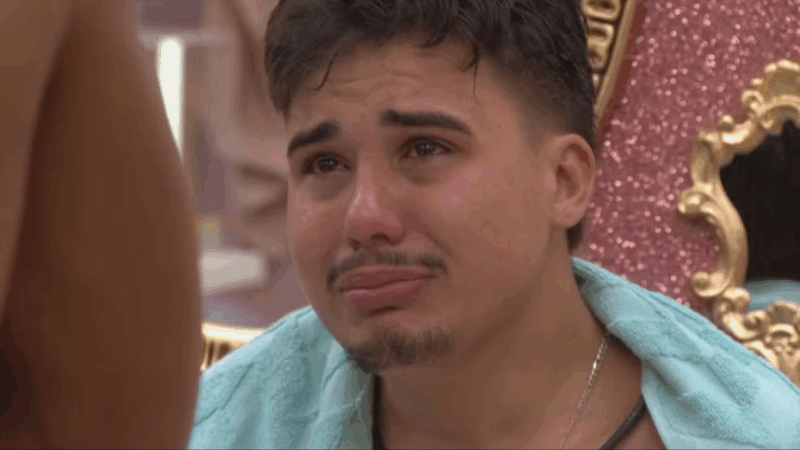 Pedro, ex-BBB26, deixa clínica de reabilitação; veja a primeira foto dele!