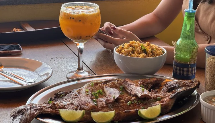 Peixe e suco à mesa: quando a simples escolha no cardápio é também uma ação climática