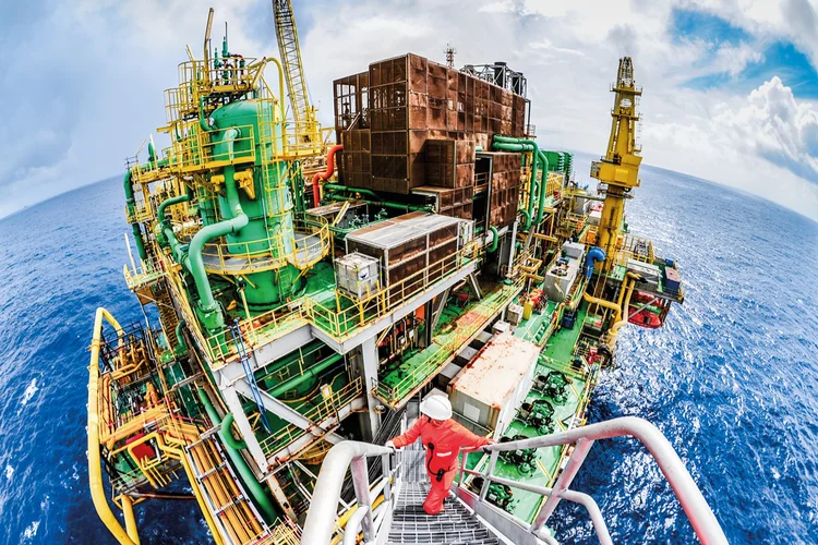Petrobras abre 150 vagas de estágio com bolsa-auxílio de R$ 1.825. Veja os requisitos