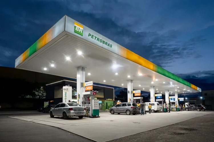 Petrobras aumenta preço do diesel em R$ 0,38 por litro a partir deste sábado