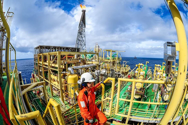 Petrobras compra fatia de bloco da Equinor na Bacia de Campos