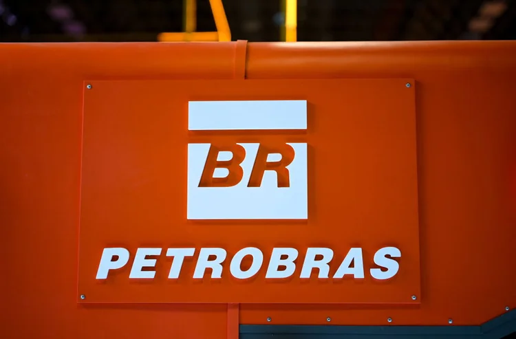 Petrobras sobe com disparada do petróleo: é hora de comprar a ação?