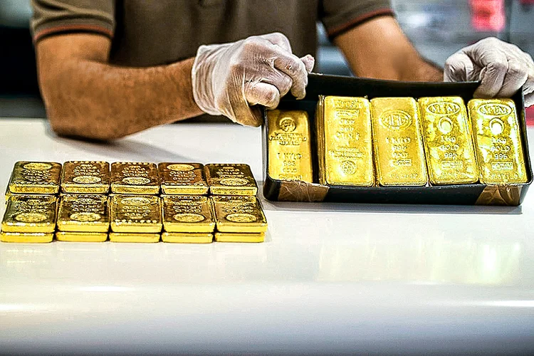 Petróleo em alta derruba preço do ouro mesmo com a guerra no Irã