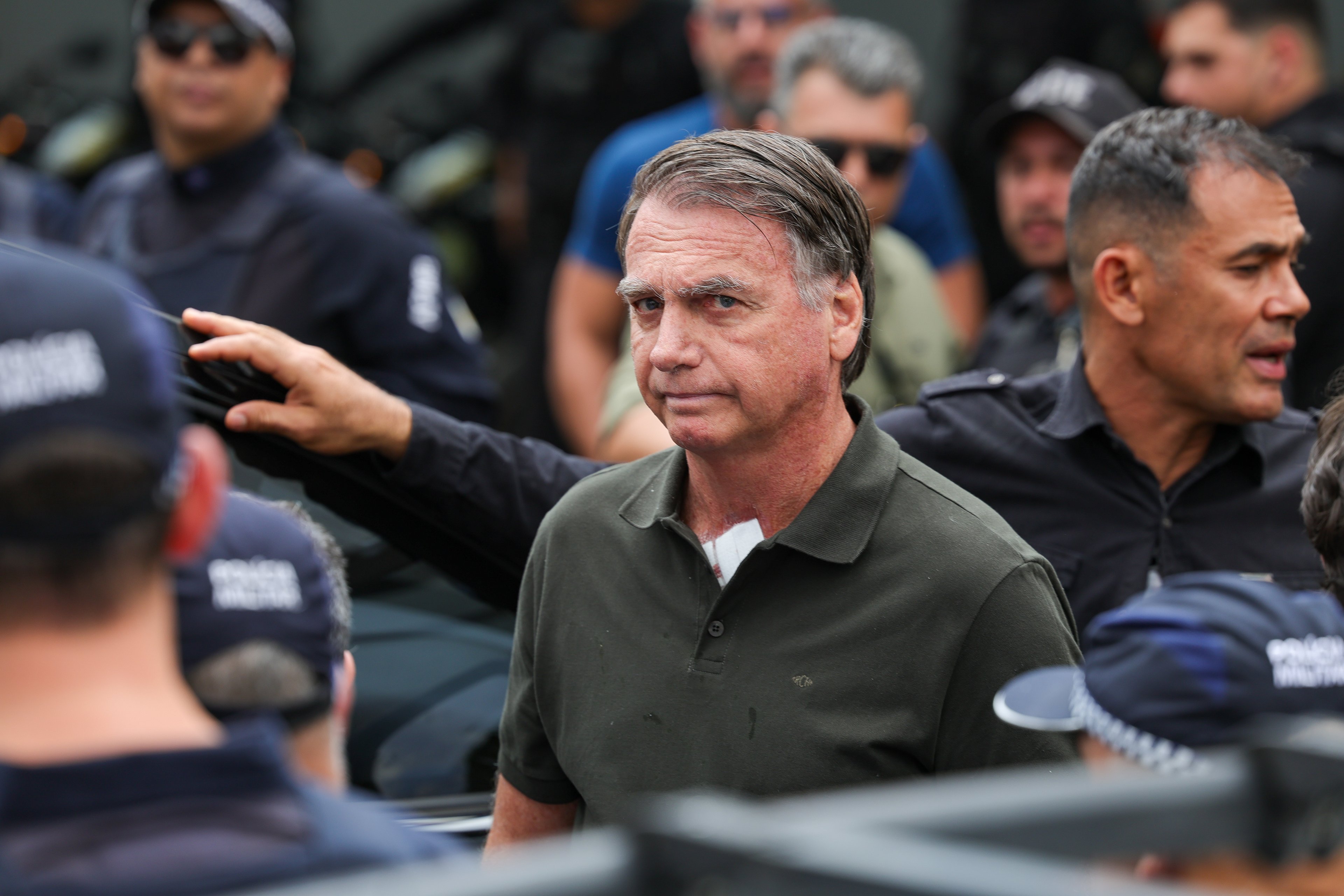 PGR defende que arma de Bolsonaro apreendida em blitz não indica 'falta grave'