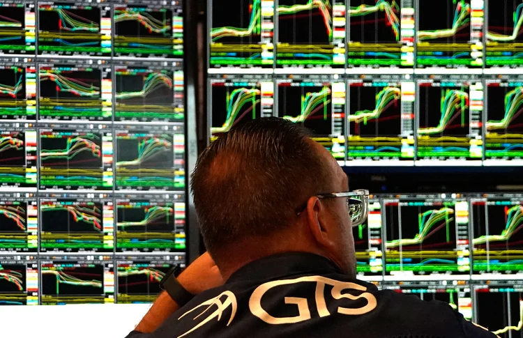 PMIs, ADP e Oriente Médio: o que acompanhar na agenda dos mercados nesta terça-feira