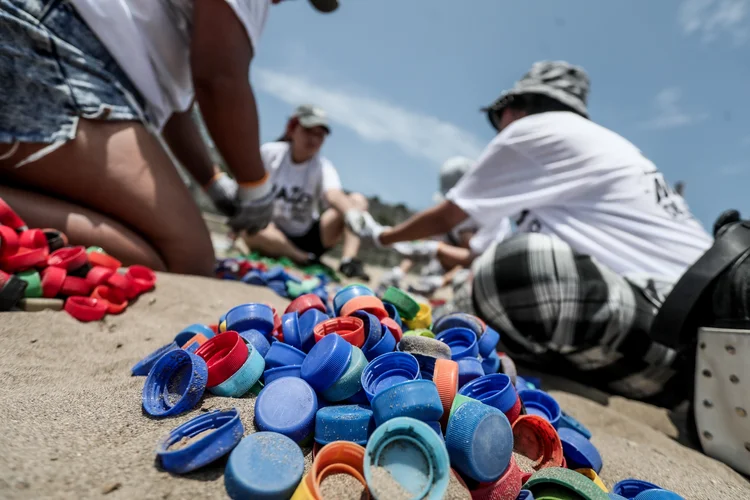Poluição por microplásticos favorece aquecimento global, diz pesquisa