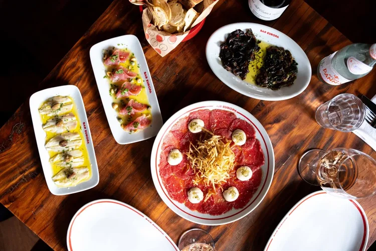 Por dentro do grupo gastronômico que cresce sem pressa — e sem chef-celebridade