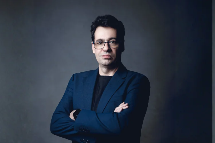 Por que a IA pode levar governos a pagar renda básica à população, segundo este especialista