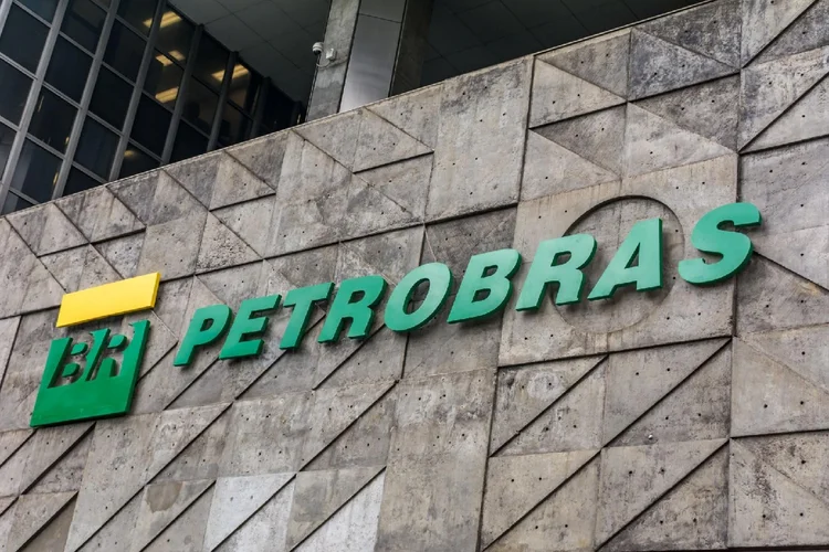 Por que a Petrobras cai mesmo com o petróleo em alta no mercado?