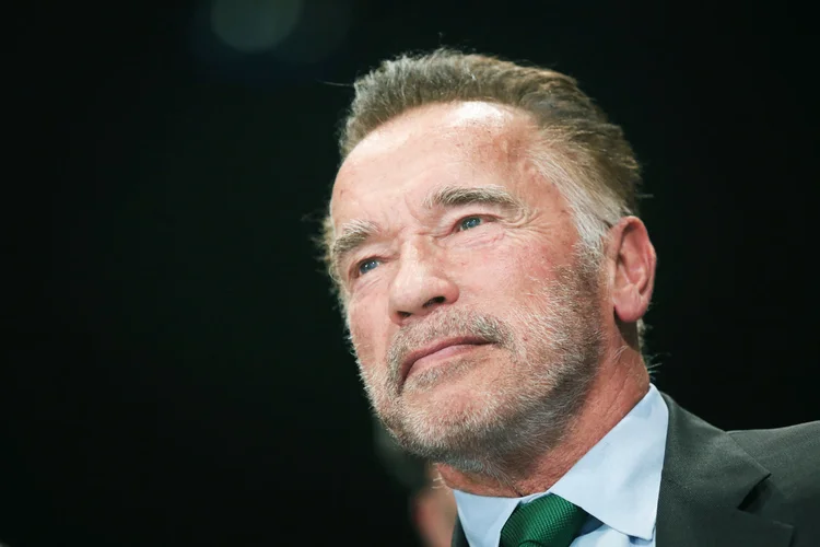 Por que Arnold Schwarzenegger diz que estas 4 palavras o ajudarão a alcançar seus maiores objetivos