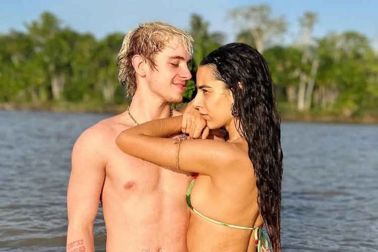 Por que Marina Sena não foi na final do BBB 26? Cantora namora Juliano Floss