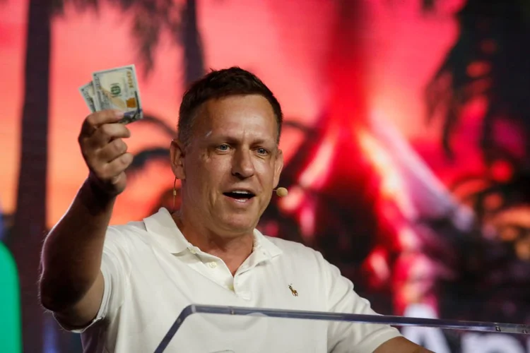 Por que o fundo de Peter Thiel investiu milhões em uma 'coleira para vacas'