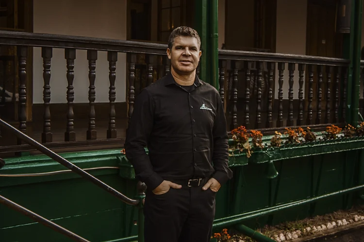 Por que o ouro sobe em tempos de guerra? CEO da mineradora mais antiga do Brasil explica