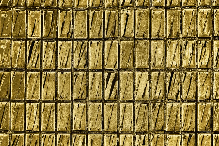 Por que o preço do ouro não disparou mesmo com a guerra no Irã?