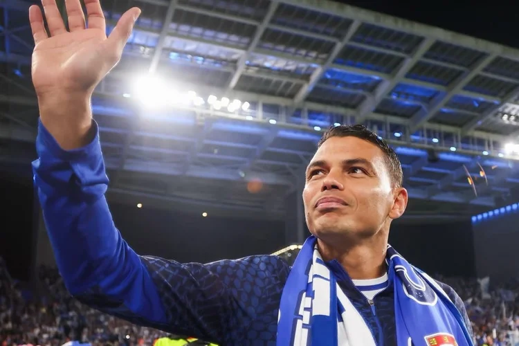 Porto anuncia saída de Thiago Silva após título português