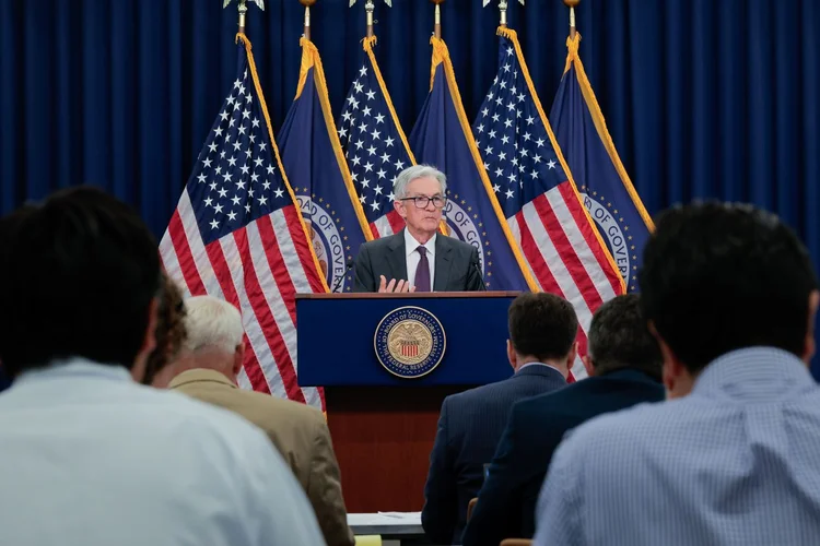 Powell diz que independência do Fed está sob risco