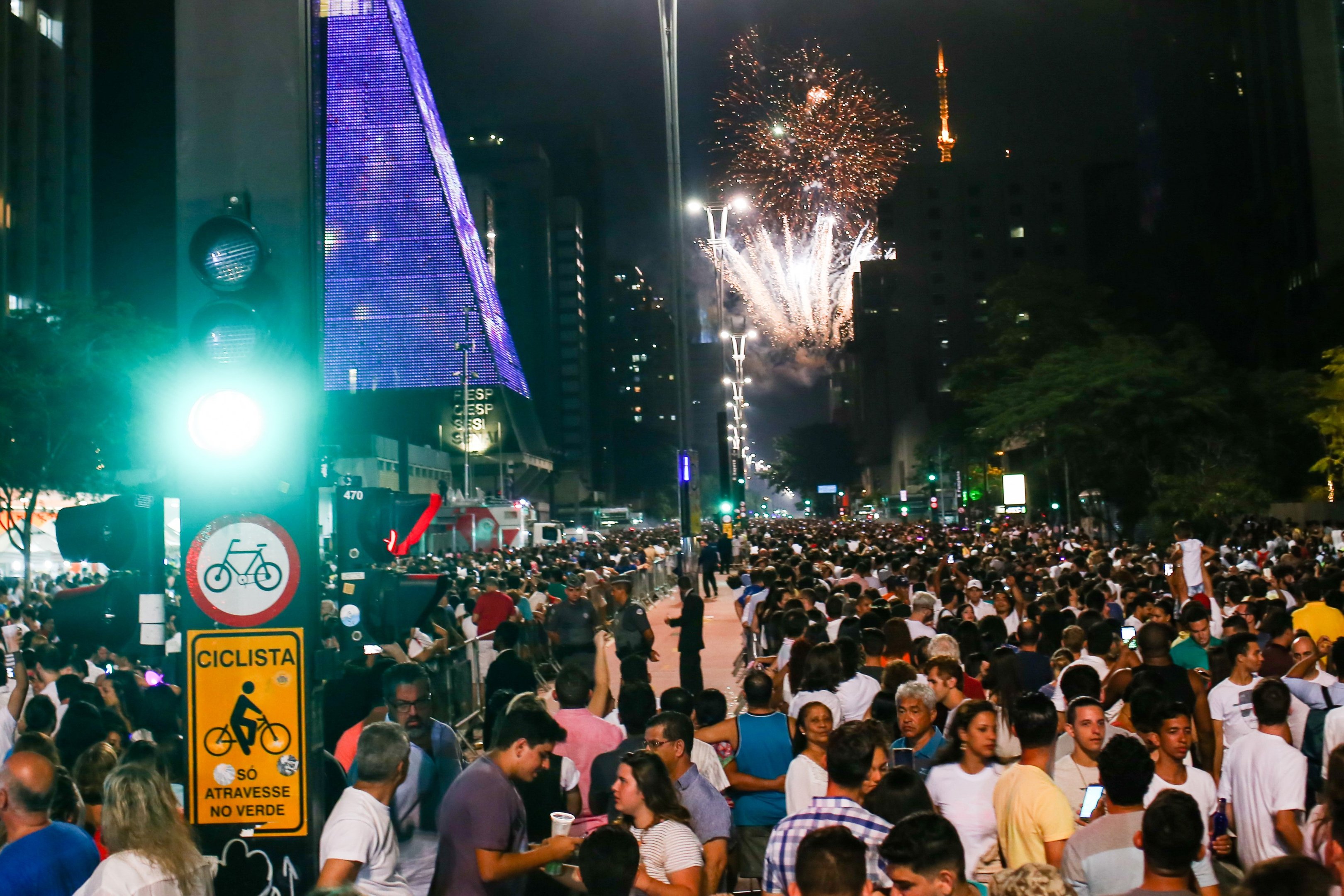 Prefeitura de SP e MP assinam termo que libera megashow gratuito na Avenida Paulista